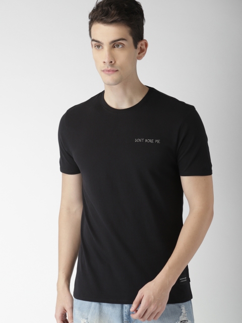 

Levis Men Black Solid Round Neck T-shirt
