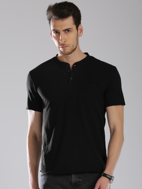 

Levis Men Black Solid Henley Neck T-shirt
