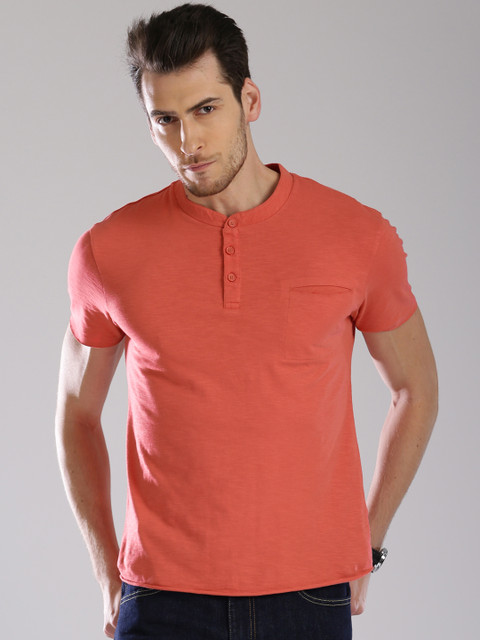 

Levis Men Coral Pink Solid Henley Neck T-shirt