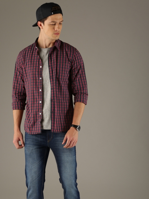 

Flying Machine Men Navy & Red Slim Fit Checked Casual Shirt, Navy blue
