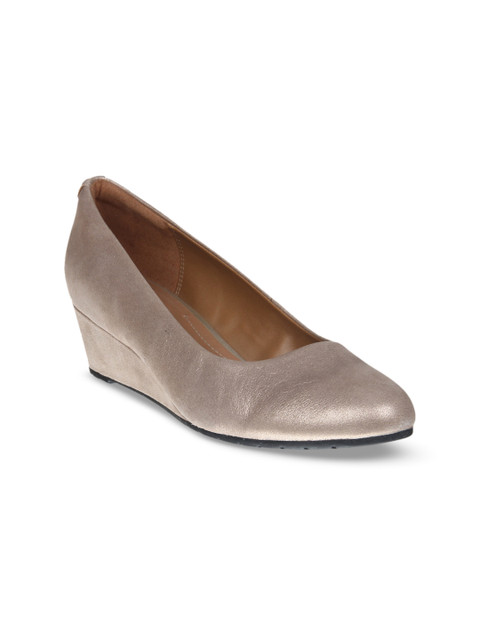 

Clarks Women Cream-Coloured Solid Pumps