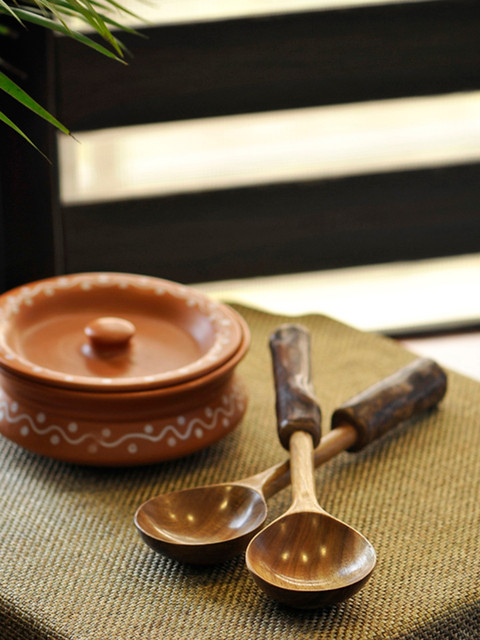 

ExclusiveLane Brown 2-Pieces Textured Wood Spoon Set
