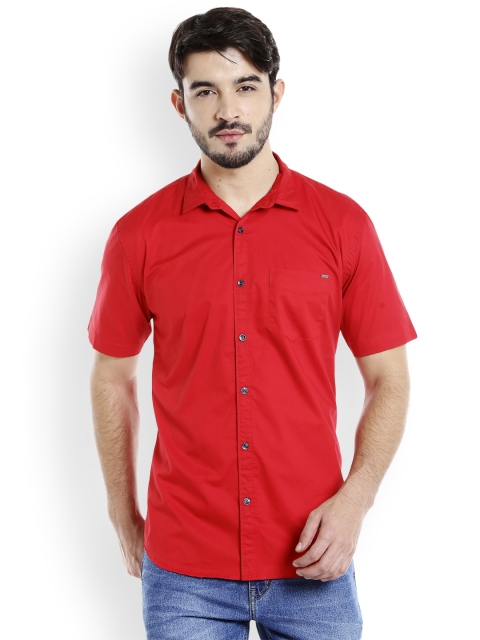 

L.A. SEVEN Men Red Semi Slim Fit Solid Casual Shirt