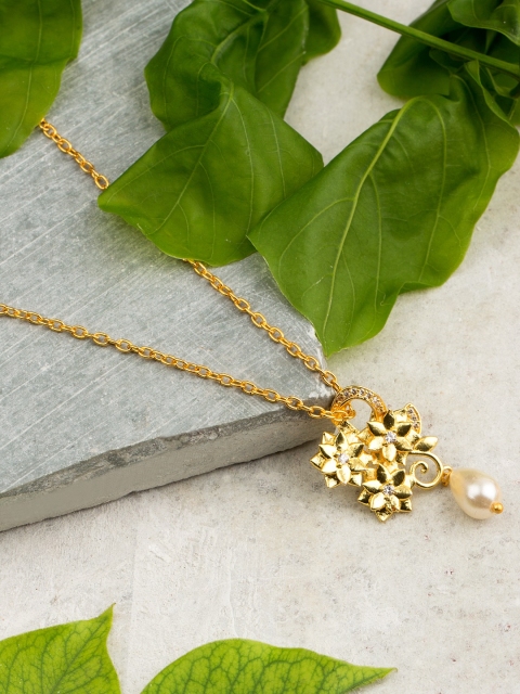 

Voylla Gold-Toned Floral Pendant