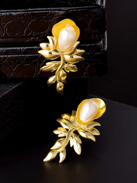 

Voylla Gold-Toned Leaf Shaped Studs