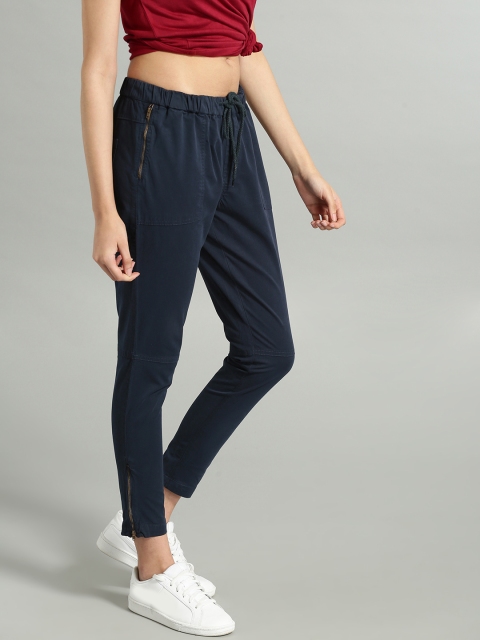 

Roadster Women Navy Cropped Regular Trousers, Navy blue
