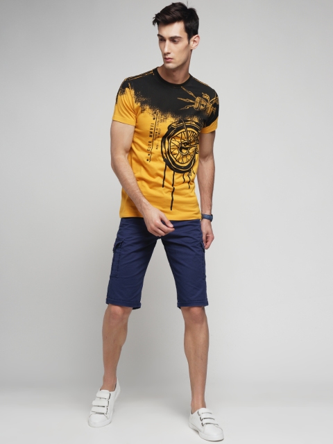 

Difference of Opinion Men Mustard & Black Printed Round Neck T-shirt