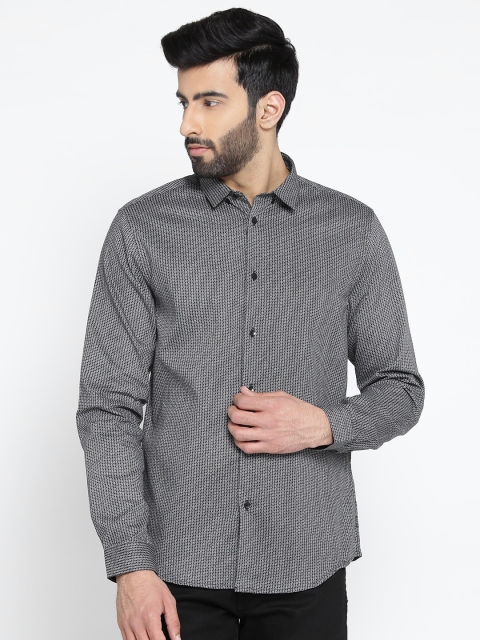 

Blackberrys Men Black & White Slim Fit Printed Casual Shirt