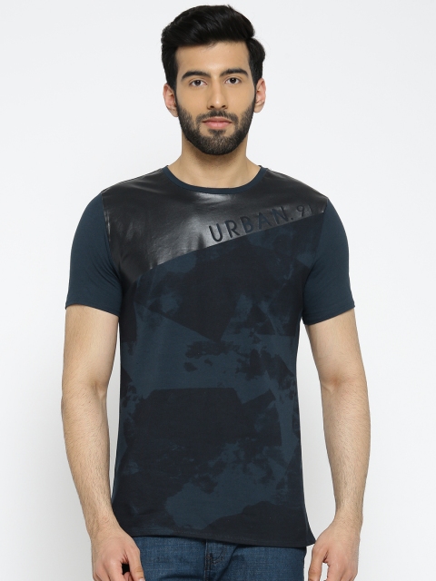 

Blackberrys Men Navy Blue Printed Round Neck T-shirt