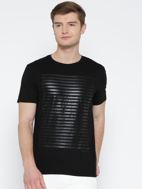 

Blackberrys Men Black Striped Round Neck T-shirt