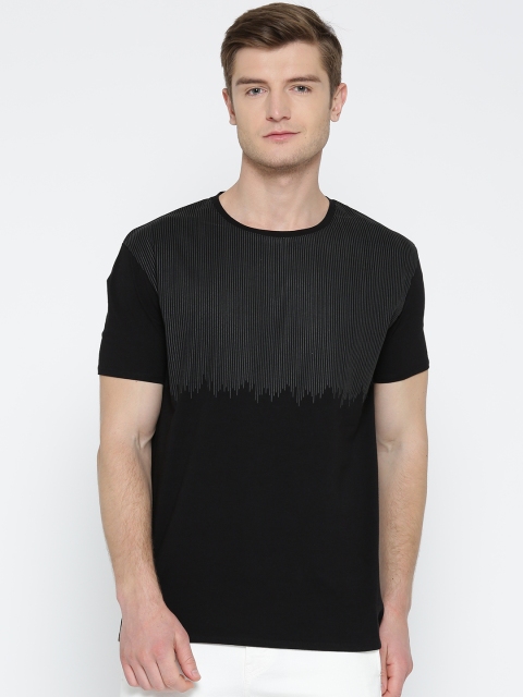 

Blackberrys Men Black Striped Round Neck T-shirt