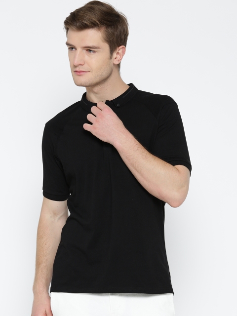 

Blackberrys Men Black Solid Polo Collar T-shirt