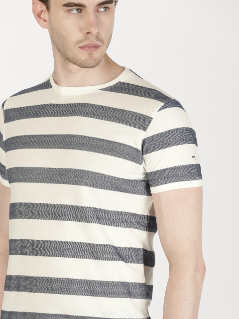 

ether Men Navy Blue & White Striped Round Neck T-shirt