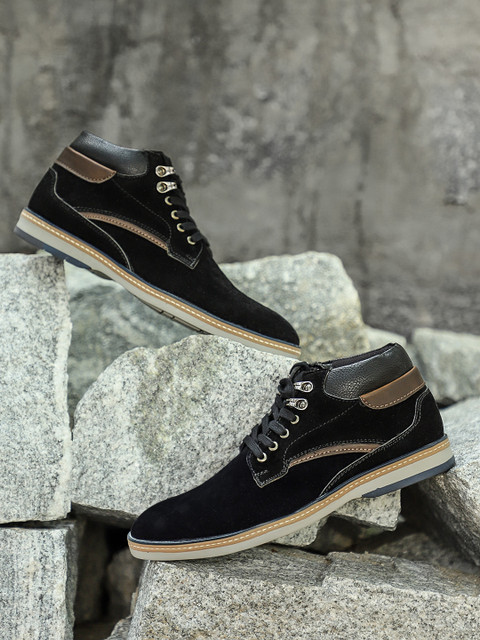

Roadster Men Black Sneakers