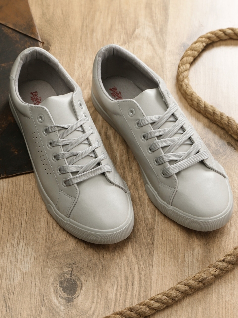 

Roadster Men Grey Sneakers