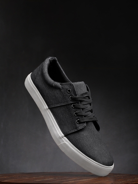 

Roadster Men Black Sneakers