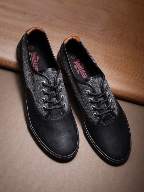 

Roadster Men Black Sneakers
