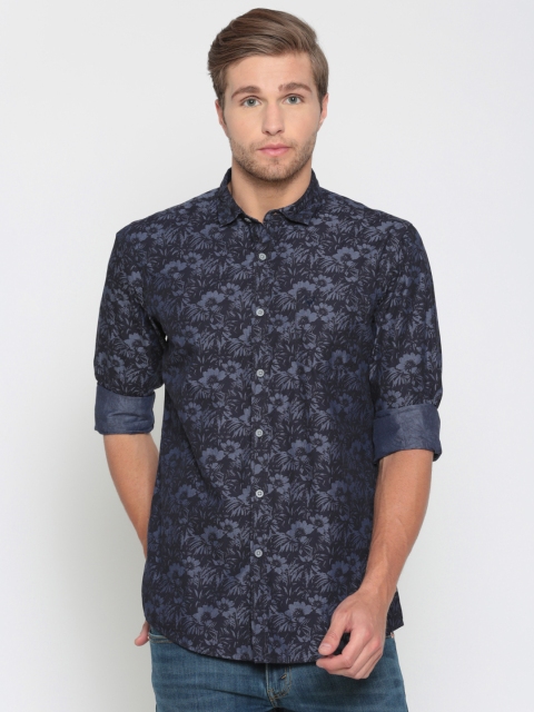 

Solly Jeans Co. Men Grey & Navy Blue Regular Fit Printed Casual Shirt