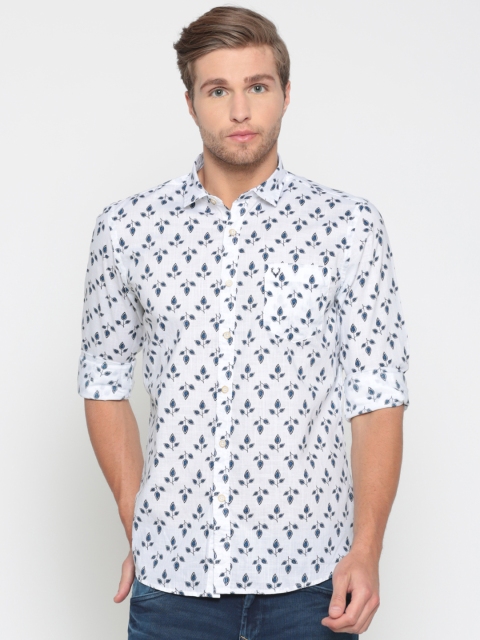 

Solly Jeans Co. Men White & Blue Regular Fit Printed Casual Shirt