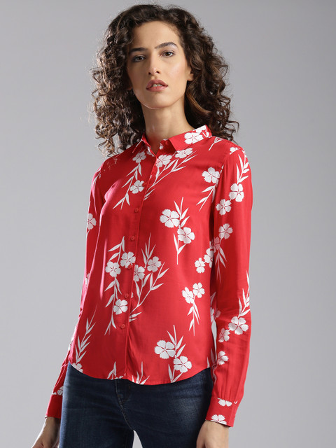 

Levis Women Red & White Regular Fit Printed Casual Shirt
