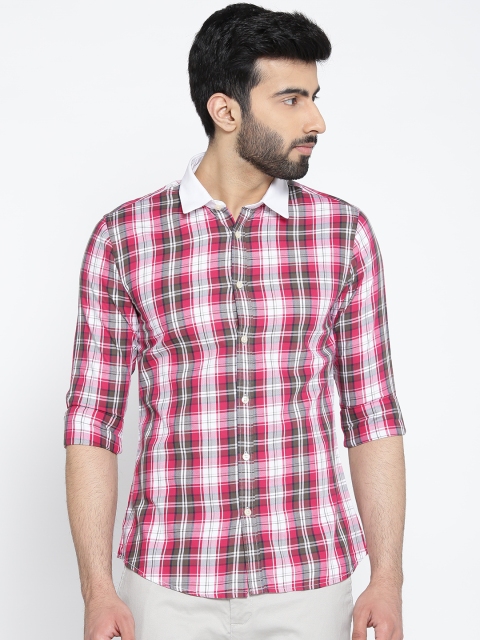 

Blackberrys Men Pink & White Trim Fit Checked Casual Shirt