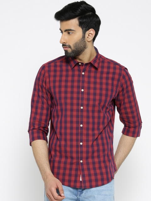 

Blackberrys Men Red & Navy Blue Slim Fit Checked Casual Shirt