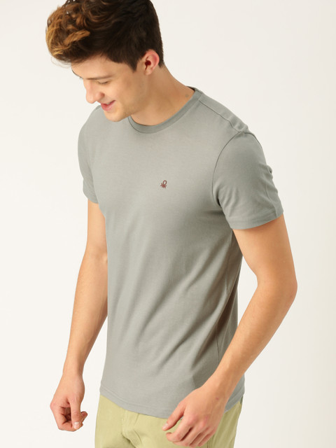

United Colors of Benetton Men Grey Solid Round Neck T-shirt