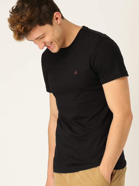 

United Colors of Benetton Men Black Solid Round Neck T-shirt