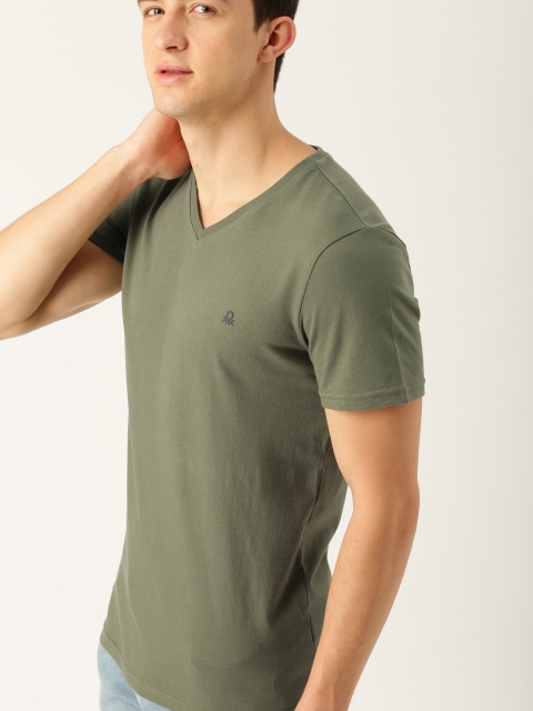 

United Colors of Benetton Men Olive Green Solid V-Neck T-shirt