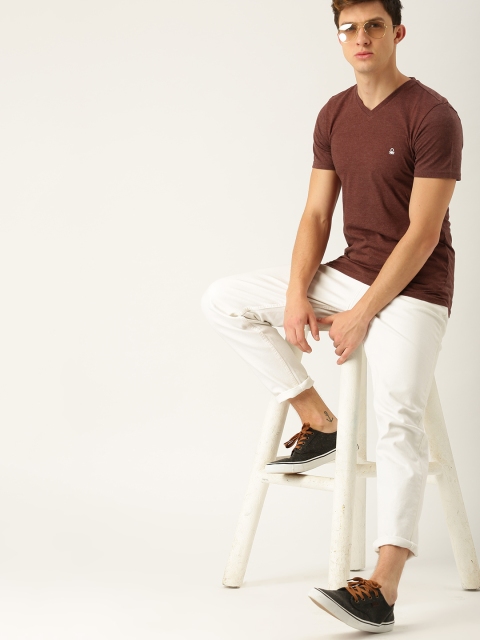 

United Colors of Benetton Men Burgundy Solid V-Neck T-shirt