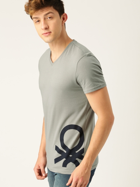 

United Colors of Benetton Men Grey Printed V-Neck T-shirt