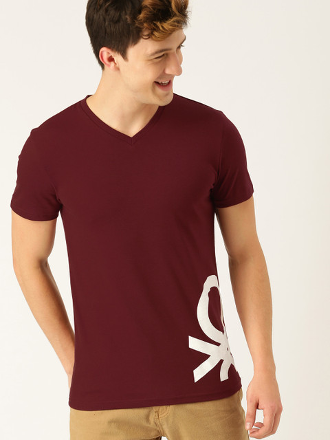 

United Colors of Benetton Men Burgundy Solid V-Neck T-shirt