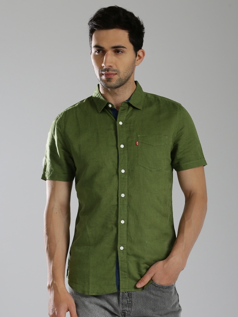 

Levis Men Green Slim Fit Solid Casual Shirt
