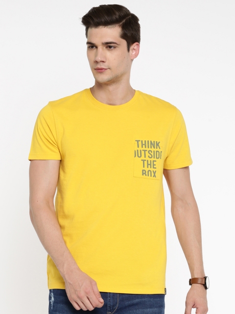 

Lee Men Yellow Solid Slim Fit Round Neck T-shirt