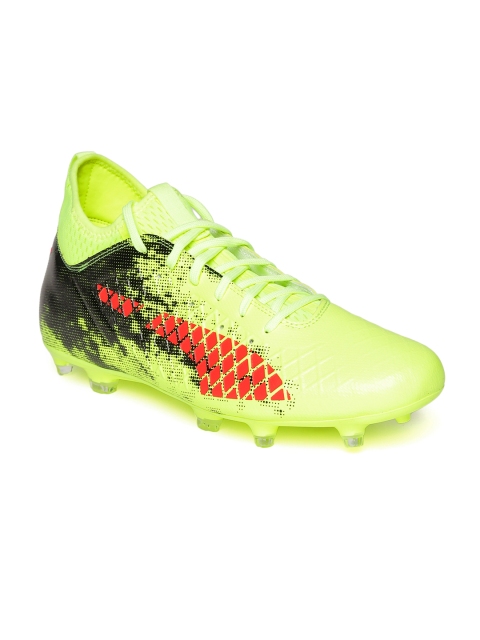 

Puma Men Lime Green Football Shoes