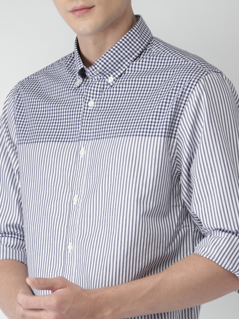 

Tommy Hilfiger Men White & Blue Regular Fit Striped Casual Shirt