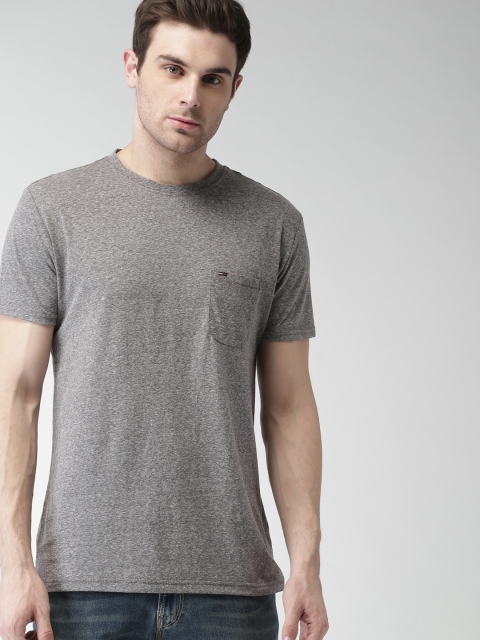 

Tommy Hilfiger Men Grey Solid Round Neck T-shirt
