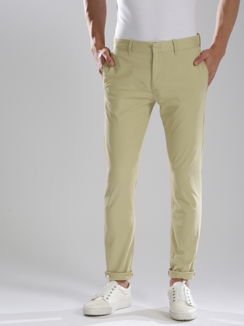 

Levis Men Beige Slim Fit Solid Chinos