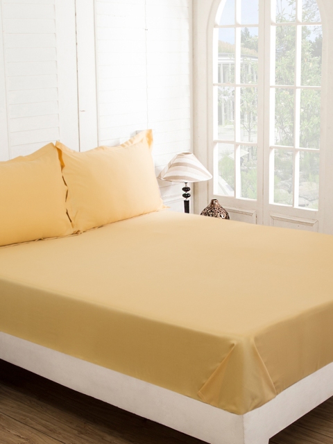 

MASPAR Gold-Toned Solid Flat 300 TC Cotton 1 Queen Bedsheet with 2 Pillow Covers