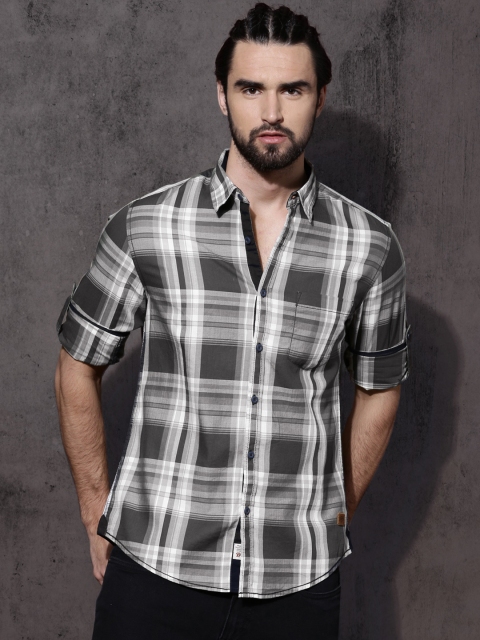 

Roadster Men Charcoal Grey & White Regular Fit Checked Casual Shirt