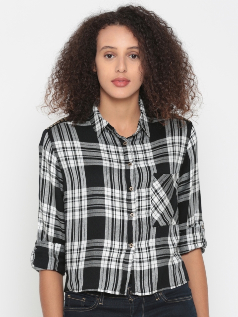 

People Women Black & White Regular Fit Checked Casual Shirt