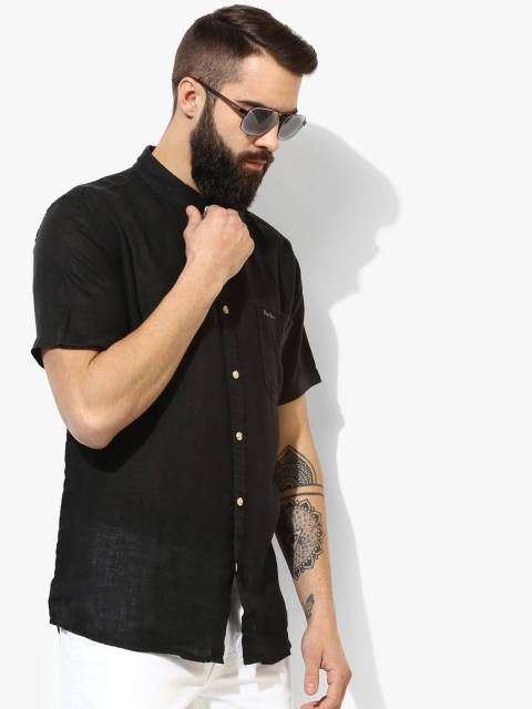 

Pepe Jeans Men Black Regular Fit Solid Linen Casual Shirt