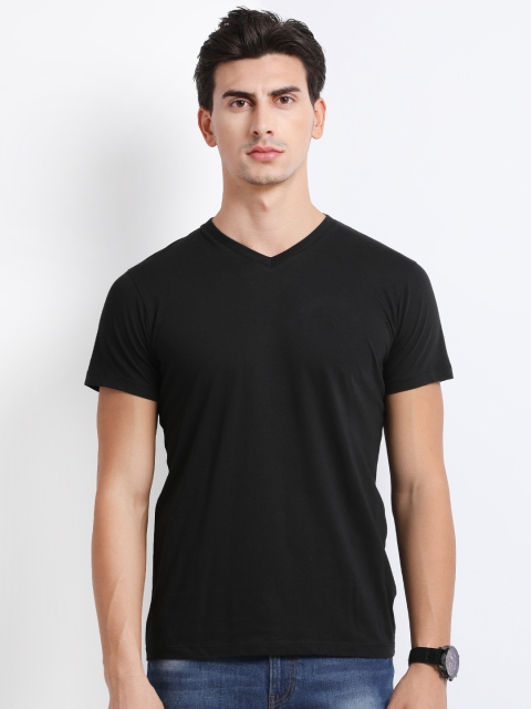 

Indian Terrain Men Black Solid V-Neck T-shirt