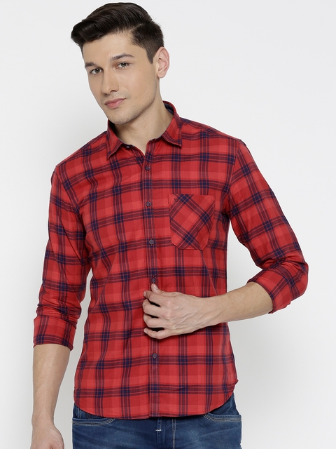 Numero Uno Men Red & Navy Blue Checked Casual Shirt