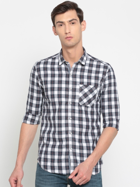 

Numero Uno Men White Regular Fit Checked Casual Shirt