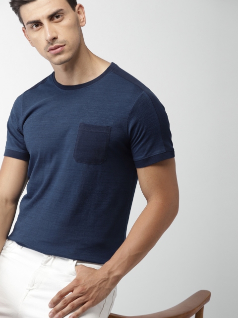 

INVICTUS Men Navy Blue Solid Round Neck T-shirt