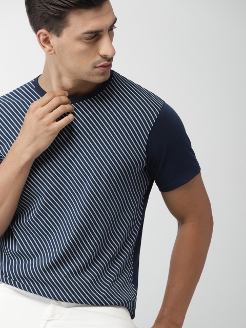 

INVICTUS Men Navy Blue Striped Round Neck T-shirt