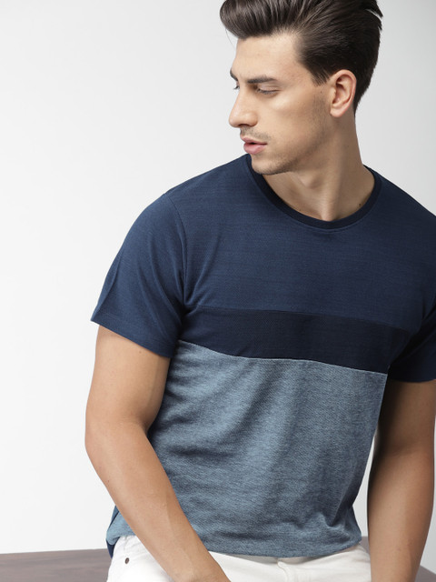 

INVICTUS Men Navy Blue & Blue Colourblocked Round Neck T-shirt