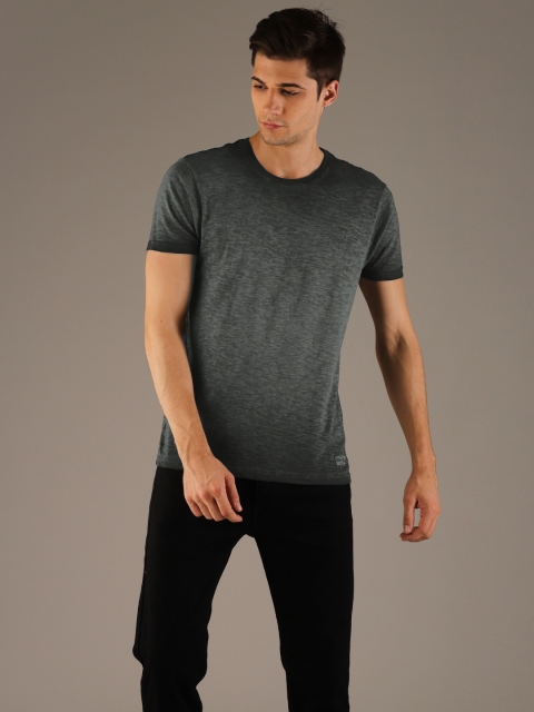 

Flying Machine Men Grey Solid Round Neck T-shirt