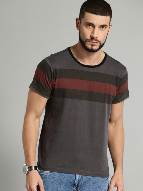 

Roadster Men Grey Striped Round Neck T-shirt